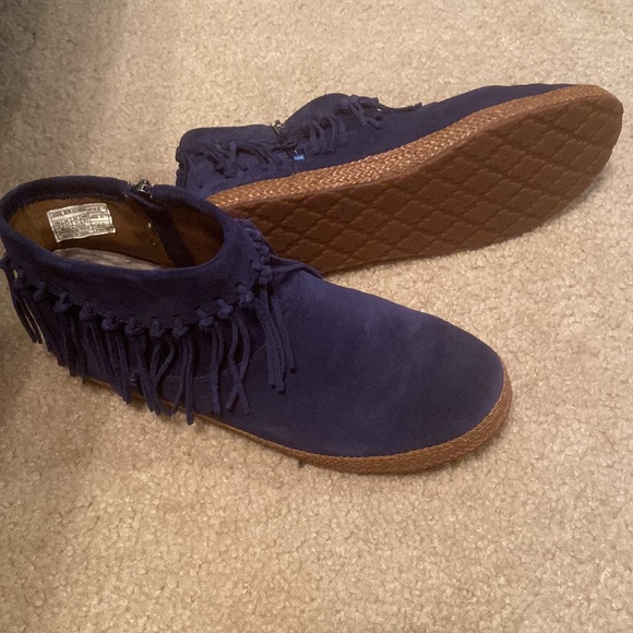 UGG BOOTS - Picture 5 of 6